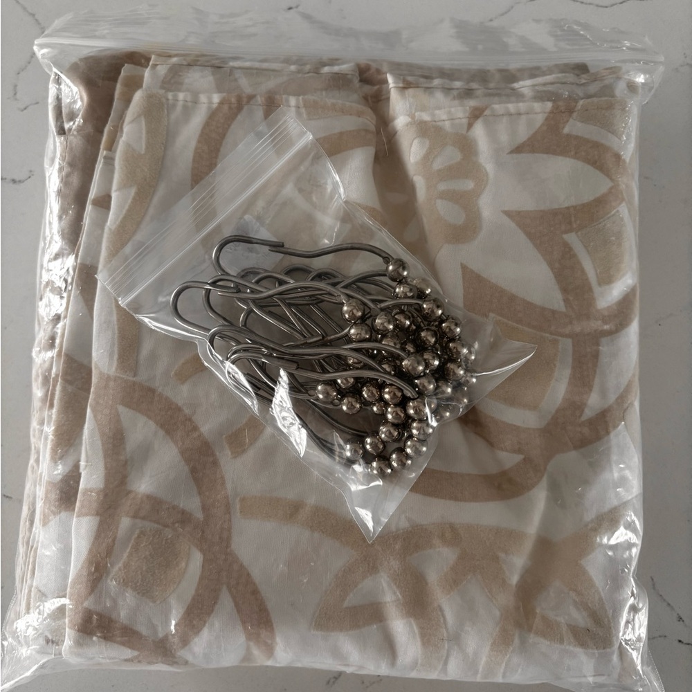 Nicole Miller Shower Curtain and hooks (12)